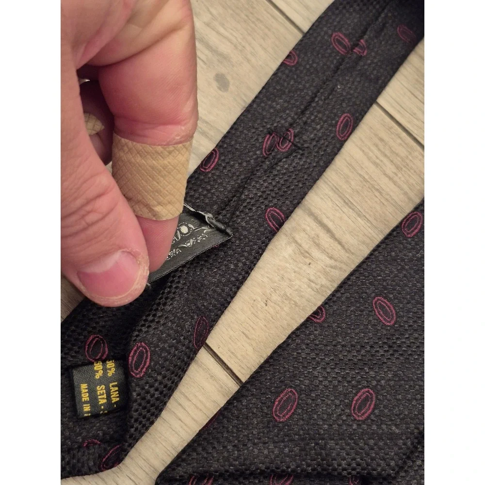 Lorenzini Hand Made in Italy Silk Blend Red Geometric Oval Pattern Necktie Black